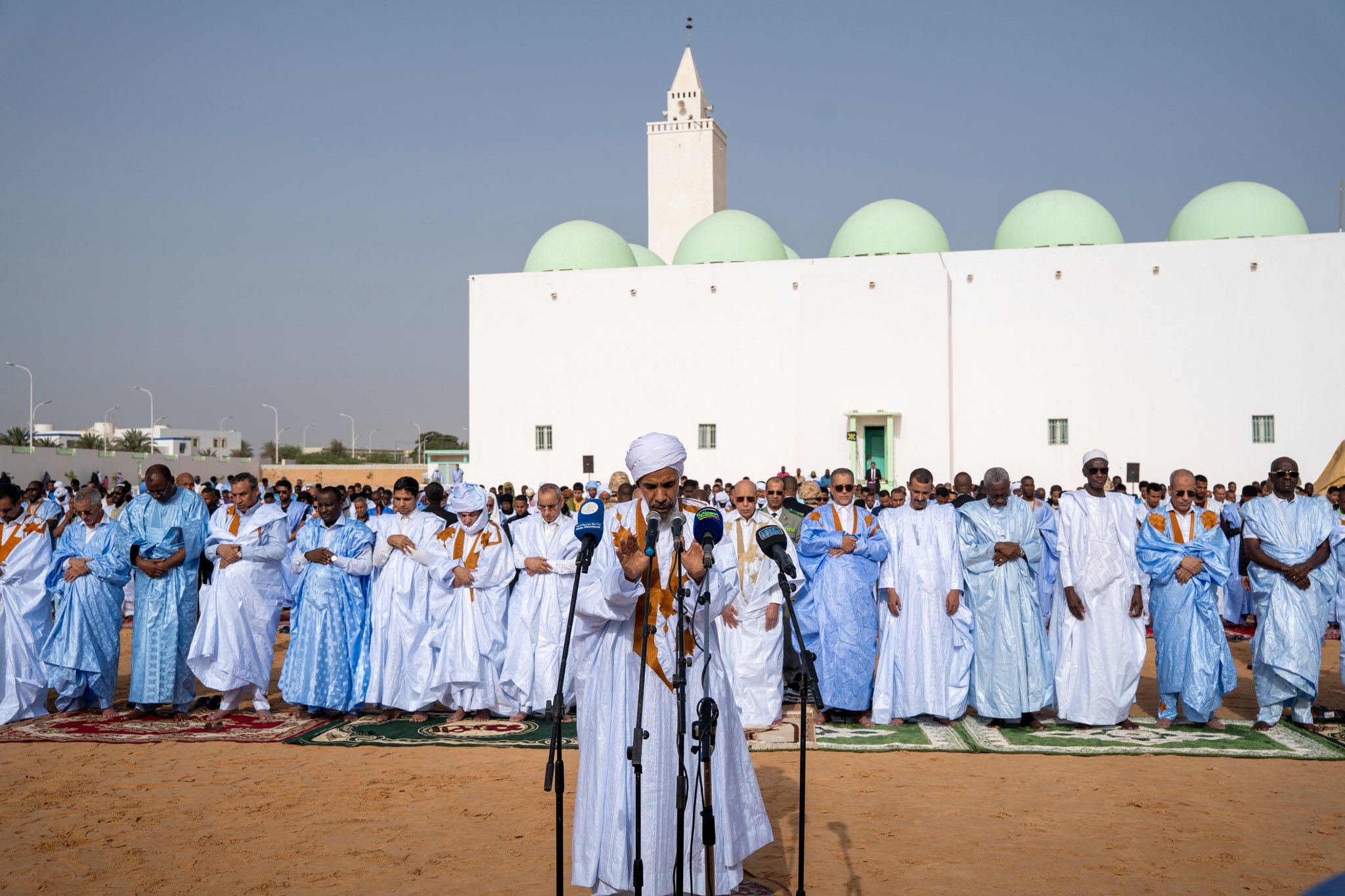 رئيس الجمهورية يؤدي صلاة عيد الأضحى بالجامع العتيق وسط دعوات للوحدة والتآخي