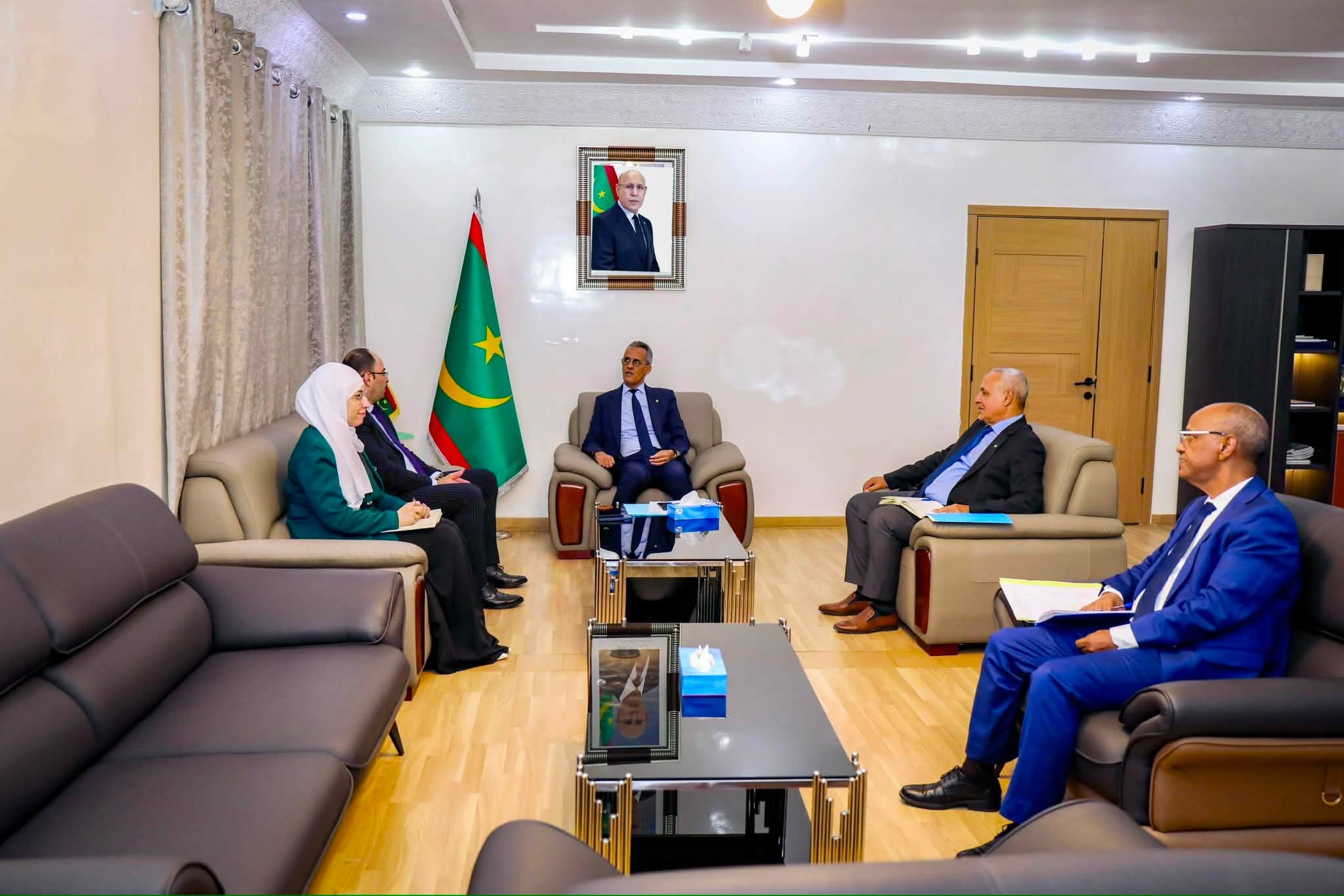 وزير الصيد يبحث مع سفير الجزائر تعزيز التعاون
