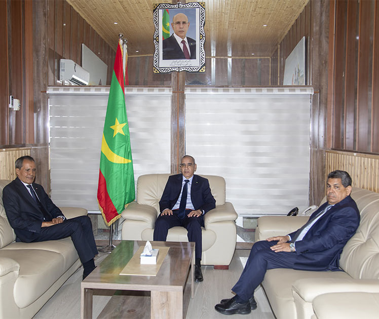 وزير الداخلية يبحث مع السفير المغربي تعزيز التعاون