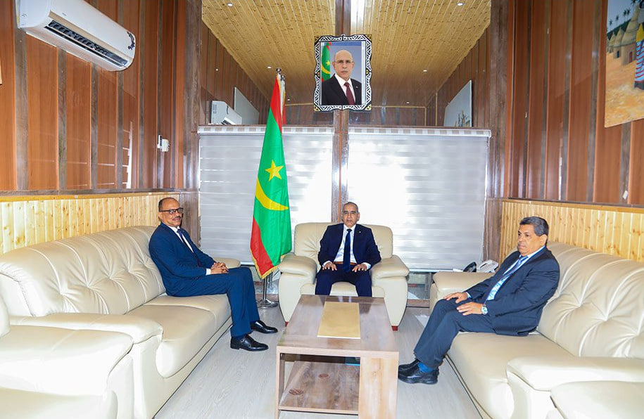 وزير الداخلية يبحث مع القائم بالأعمال بالسفار السودانية تعزيز التعاون