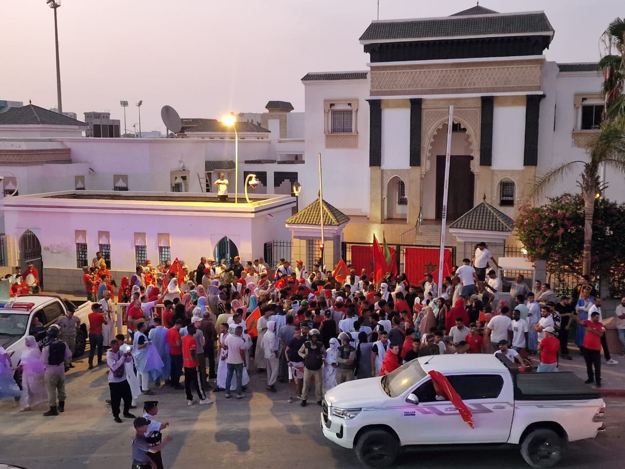 الجالية المغربية في نواكشوط تحتفي بفوز المنتخب وبلوغه ربع نهائي مونديال 2026