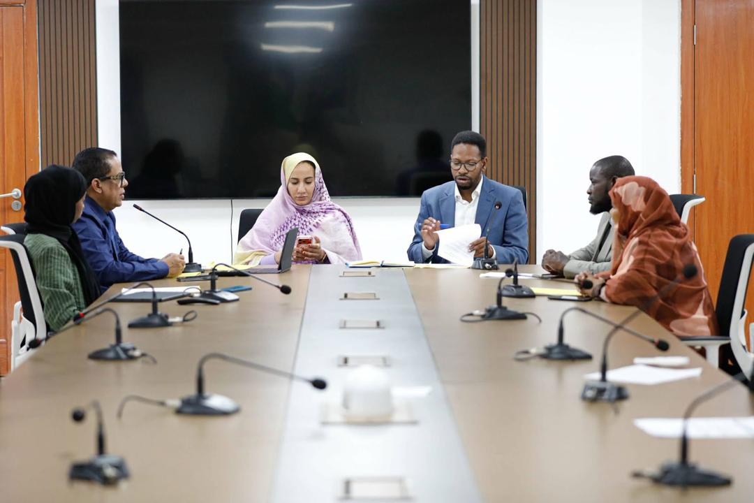 لجنة تنظيم مسابقة أفضل صانع محتوى تجتمع لمناقشة ترتيبات مرحلة تقييم الأعمال