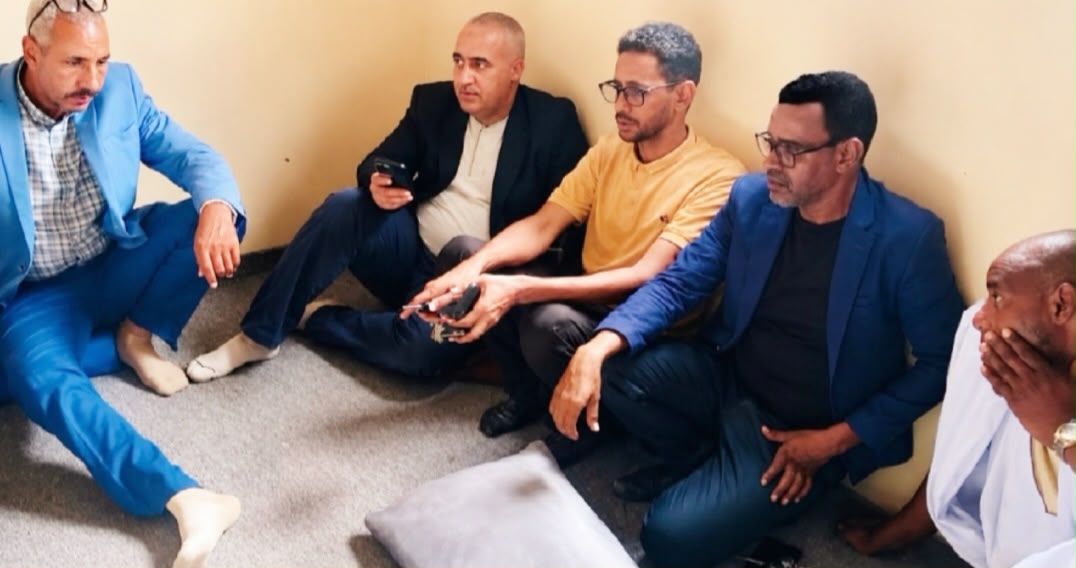 وفد من شركة (SNDE) يعزي أسرة عامل في الشركة توفي قبل أيام
