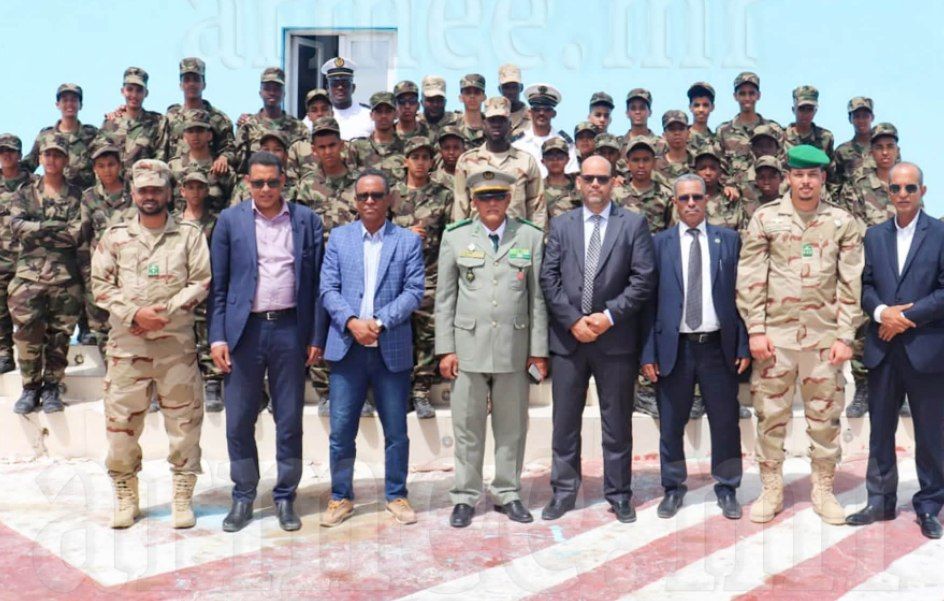 وفد من الثانوية العسكرية يؤدي رحلة دراسية واستكشافية لمدينة نواذيبو