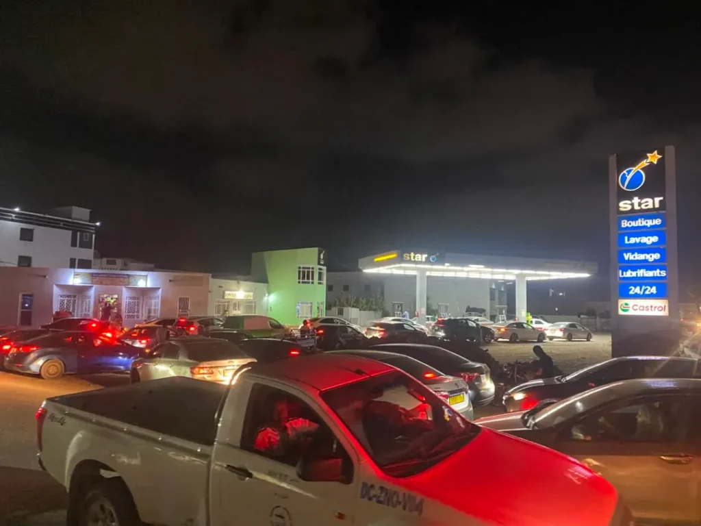 وزارة الطاقة تكشف أسباب أزمة البنزين وتؤكد بدء انفراجها