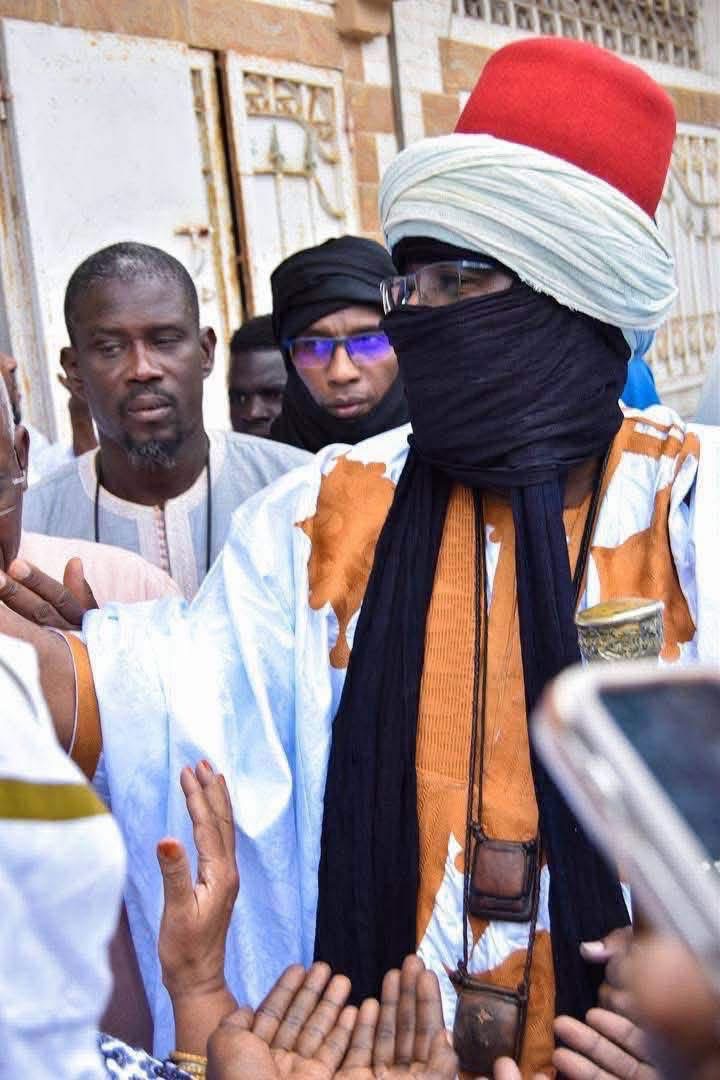 الخليفة العام للطريقة القادرية يهنئ الخليفة العام للطريقة المُريدية بنجاح موسم طوبى السنوي