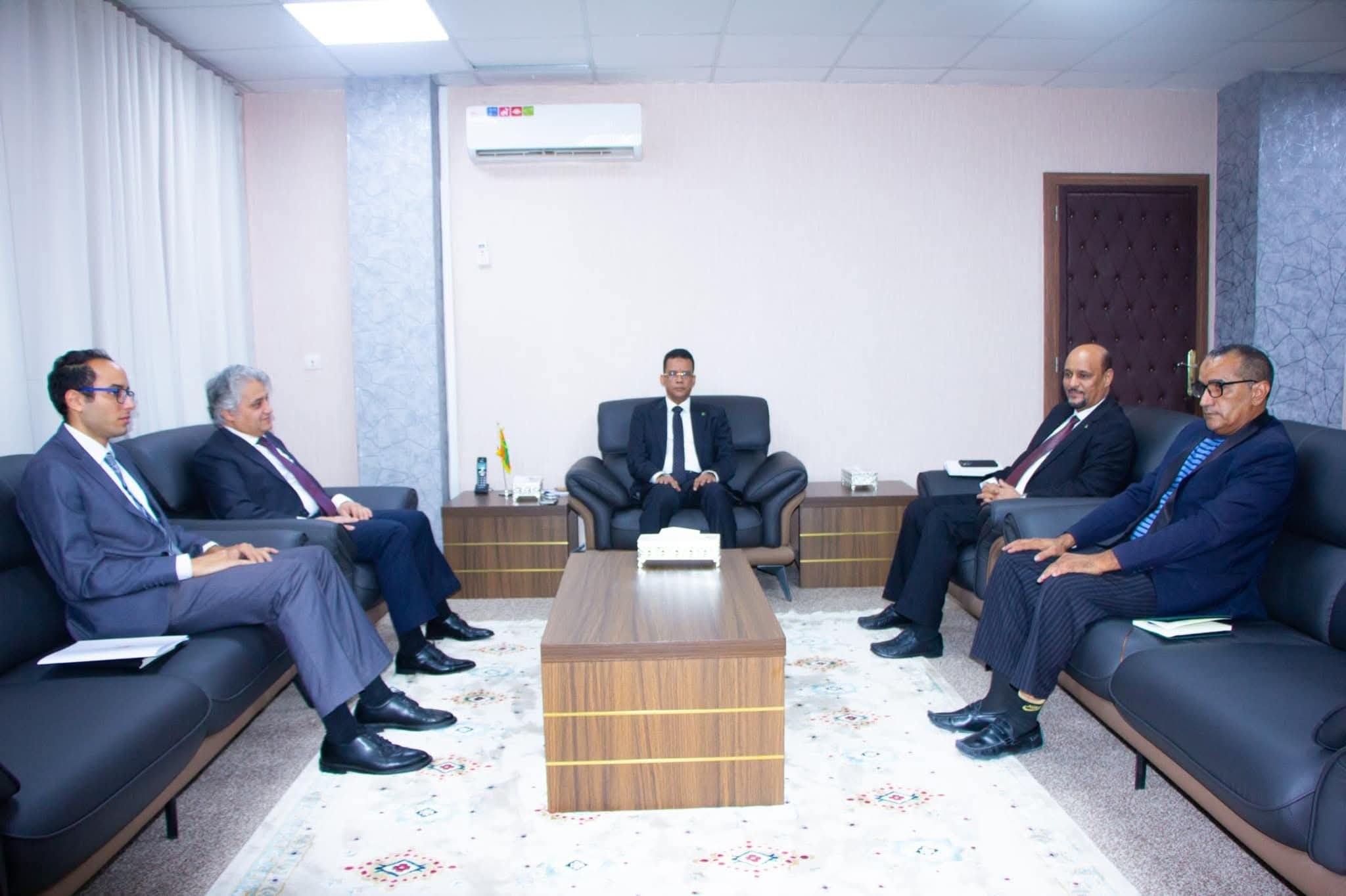 وزير الشؤون الإسلامية يبحث مع السفير المصري تعزيز التعاون